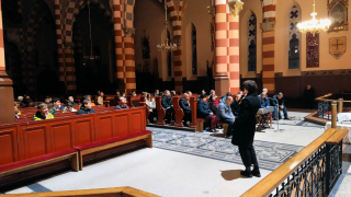 Obraz zawieraj�cy wewn�trz

Opis wygenerowany automatycznie