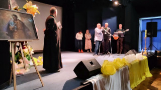 Obraz zawieraj�cy ubrania, w pomieszczeniu, osoba, kobieta

Zawarto�� wygenerowana przez sztuczn� inteligencj� mo�e by� niepoprawna.