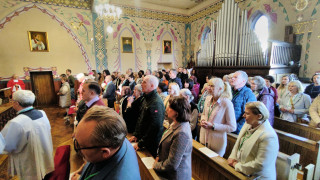 Obraz zawieraj�cy ubrania, osoba, cz�owiek, kobieta

Zawarto�� wygenerowana przez sztuczn� inteligencj� mo�e by� niepoprawna.