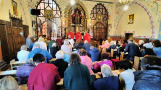 Obraz zawieraj�cy ubrania, osoba, kobieta, cz�owiek

Zawarto�� wygenerowana przez sztuczn� inteligencj� mo�e by� niepoprawna.