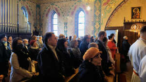 Obraz zawieraj�cy osoba, wewn�trz, osoby, grupa

Opis wygenerowany automatycznie