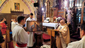 Obraz zawieraj�cy tekst, wewn�trz, osoba, osoby

Opis wygenerowany automatycznie