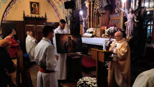 Obraz zawieraj�cy tekst, wewn�trz, osoba

Opis wygenerowany automatycznie