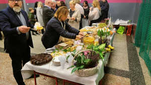 Obraz zawieraj�cy osoba

Opis wygenerowany automatycznie