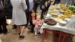 Obraz zawieraj�cy osoba, wewn�trz, pod�o�e, kilka

Opis wygenerowany automatycznie