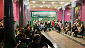 Obraz zawieraj�cy osoba, t�um

Opis wygenerowany automatycznie