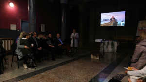 Obraz zawieraj�cy wewn�trz, pod�o�e, �yj�cy, pomieszczenie

Opis wygenerowany automatycznie