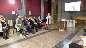 Obraz zawieraj�cy pod�o�e, wewn�trz

Opis wygenerowany automatycznie