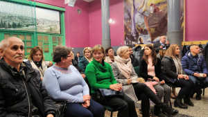 Obraz zawieraj�cy osoba, grupa, osoby, pozuj�cy

Opis wygenerowany automatycznie