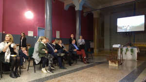 Obraz zawieraj�cy pod�o�e, wewn�trz

Opis wygenerowany automatycznie