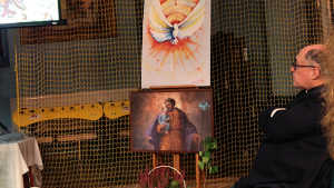 Obraz zawieraj�cy osoba, budynek

Opis wygenerowany automatycznie