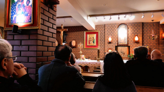 Obraz zawieraj�cy osoba, sufit, wewn�trz, osoby

Opis wygenerowany automatycznie