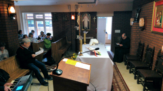 Obraz zawieraj�cy tekst, wewn�trz, pod�o�e, okno

Opis wygenerowany automatycznie