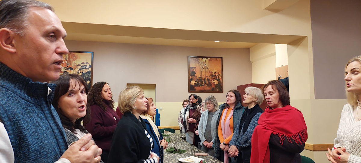 Obraz zawieraj�cy ubrania, Ludzka twarz, osoba, �ciana

Zawarto�� wygenerowana przez AI mo�e by� niepoprawna.