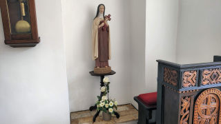 Obraz zawieraj�cy �ciana, w pomieszczeniu, ko�ci�, meble

Zawarto�� wygenerowana przez sztuczn� inteligencj� mo�e by� niepoprawna.