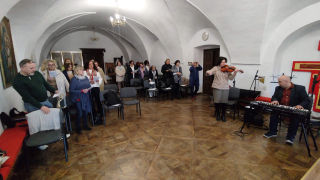 Obraz zawieraj�cy osoba, w pomieszczeniu, �ciana, ubrania

Zawarto�� wygenerowana przez sztuczn� inteligencj� mo�e by� niepoprawna.