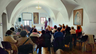 Obraz zawieraj�cy �ciana, w pomieszczeniu, osoba, ludzie

Zawarto�� wygenerowana przez sztuczn� inteligencj� mo�e by� niepoprawna.