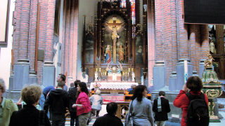 Obraz zawieraj�cy ubrania, osoba, miejsce mod��w, kobieta

Opis wygenerowany automatycznie