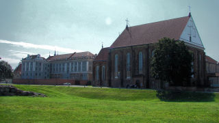 Obraz zawieraj�cy na wolnym powietrzu, trawa, budynek, niebo

Opis wygenerowany automatycznie