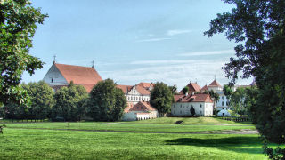 Obraz zawieraj�cy na wolnym powietrzu, trawa, drzewo, niebo

Opis wygenerowany automatycznie