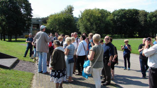 Obraz zawieraj�cy na wolnym powietrzu, ubrania, osoba, drzewo

Opis wygenerowany automatycznie