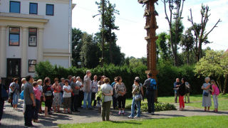 Obraz zawieraj�cy na wolnym powietrzu, niebo, drzewo, ludzie

Opis wygenerowany automatycznie