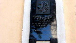 Obraz zawieraj�cy tekst, tablica, budynek, pogrzeb

Opis wygenerowany automatycznie