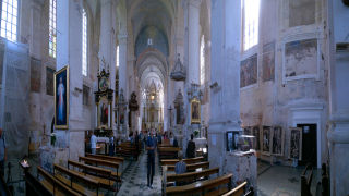 Obraz zawieraj�cy kaplica, katedra, w pomieszczeniu, Parafia

Opis wygenerowany automatycznie