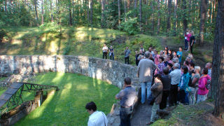Obraz zawieraj�cy na wolnym powietrzu, trawa, drzewo, ludzie

Opis wygenerowany automatycznie