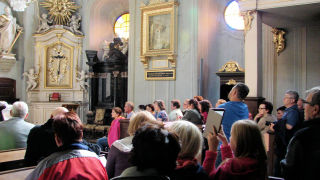 Obraz zawieraj�cy ubrania, osoba, w pomieszczeniu, cz�owiek

Opis wygenerowany automatycznie