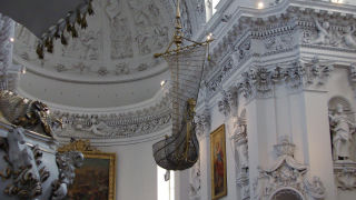 Obraz zawieraj�cy Sztukateria, w pomieszczeniu, statua, sztuka

Opis wygenerowany automatycznie