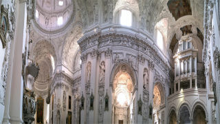 Obraz zawieraj�cy budynek, katedra, Architektura �redniowieczna, kaplica

Opis wygenerowany automatycznie