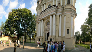 Obraz zawieraj�cy na wolnym powietrzu, niebo, budynek, drzewo

Opis wygenerowany automatycznie