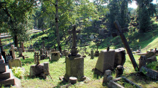 Obraz zawieraj�cy gr�b, drzewo, cmentarz, na wolnym powietrzu

Opis wygenerowany automatycznie