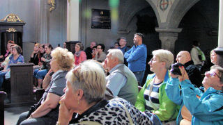 Obraz zawieraj�cy ubrania, osoba, cz�owiek, kobieta

Opis wygenerowany automatycznie