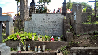 Obraz zawieraj�cy cmentarz, gr�b, na wolnym powietrzu, pogrzeb

Opis wygenerowany automatycznie