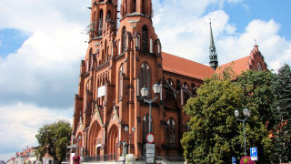 Obraz zawieraj�cy na wolnym powietrzu, niebo, chmura, budynek

Opis wygenerowany automatycznie