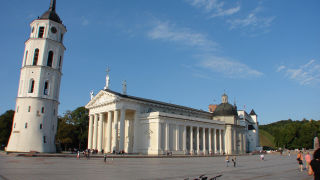 Obraz zawieraj�cy na wolnym powietrzu, niebo, budynek, chmura

Opis wygenerowany automatycznie