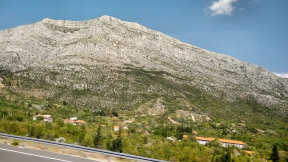 Obraz zawieraj�cy niebo, zewn�trzne, g�ra, autostrada

Opis wygenerowany automatycznie