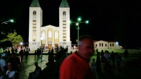 Obraz zawieraj�cy tekst, osoba

Opis wygenerowany automatycznie