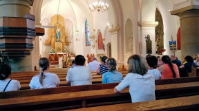 Obraz zawieraj�cy osoba, wewn�trz, osoby

Opis wygenerowany automatycznie