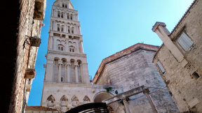 Obraz zawieraj�cy budynek, zewn�trzne, kamie�, stare

Opis wygenerowany automatycznie