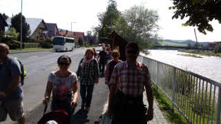 Obraz zawieraj�cy zewn�trzne, niebo, osoba

Opis wygenerowany automatycznie