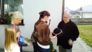 Obraz zawieraj�cy osoba

Opis wygenerowany automatycznie