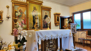 Obraz zawieraj�cy w pomieszczeniu, �ciana, aran�acja wn�trz, ramka na zdj�cia

Opis wygenerowany automatycznie