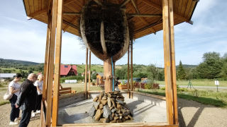 Obraz zawieraj�cy niebo, na wolnym powietrzu, drzewo, osoba

Opis wygenerowany automatycznie