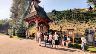 Obraz zawieraj�cy na wolnym powietrzu, niebo, ludzie, drzewo

Opis wygenerowany automatycznie