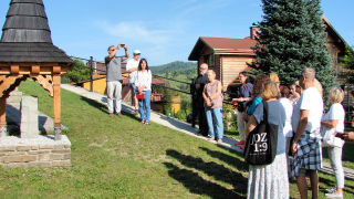 Obraz zawieraj�cy niebo, na wolnym powietrzu, trawa, osoba

Opis wygenerowany automatycznie