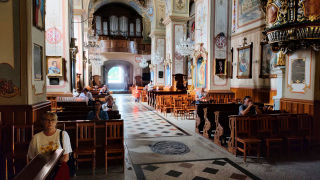 Obraz zawieraj�cy meble, przej�cie, budynek, kaplica

Opis wygenerowany automatycznie