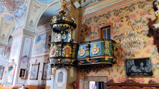 Obraz zawieraj�cy ko�ci�, sztuka, w pomieszczeniu, �ciana

Opis wygenerowany automatycznie